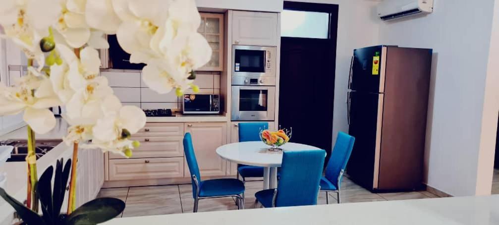 Bertha'S Court D-Plus Apartments Dzorwulu المظهر الخارجي الصورة