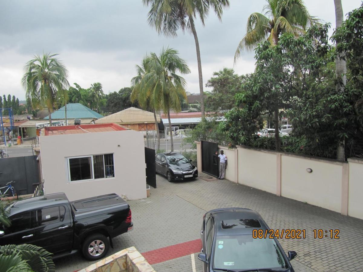 Bertha'S Court D-Plus Apartments Dzorwulu المظهر الخارجي الصورة