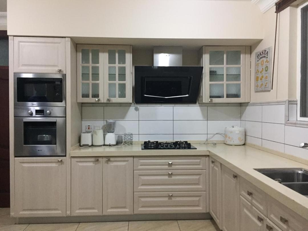Bertha'S Court D-Plus Apartments Dzorwulu المظهر الخارجي الصورة